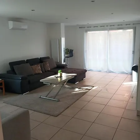 Apartament Dans Securisee Et Calme Avec Place De Parking *
